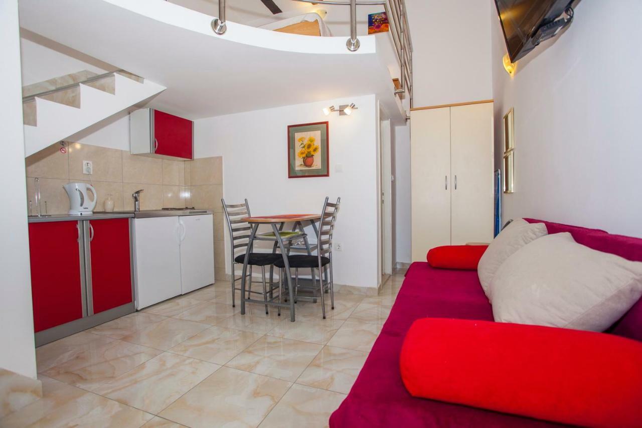 Lara Apartment *